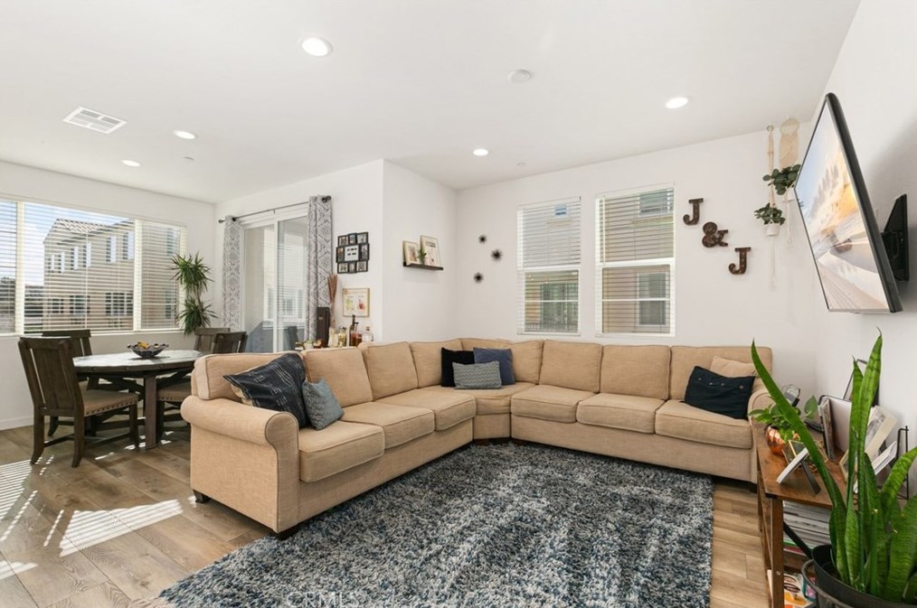 322 Ford Rd, Costa Mesa, CA 92627