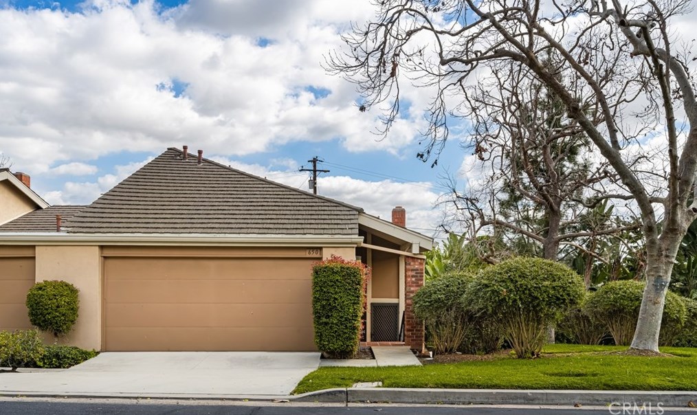 650 W Glenwood Dr, Fullerton, CA 92832