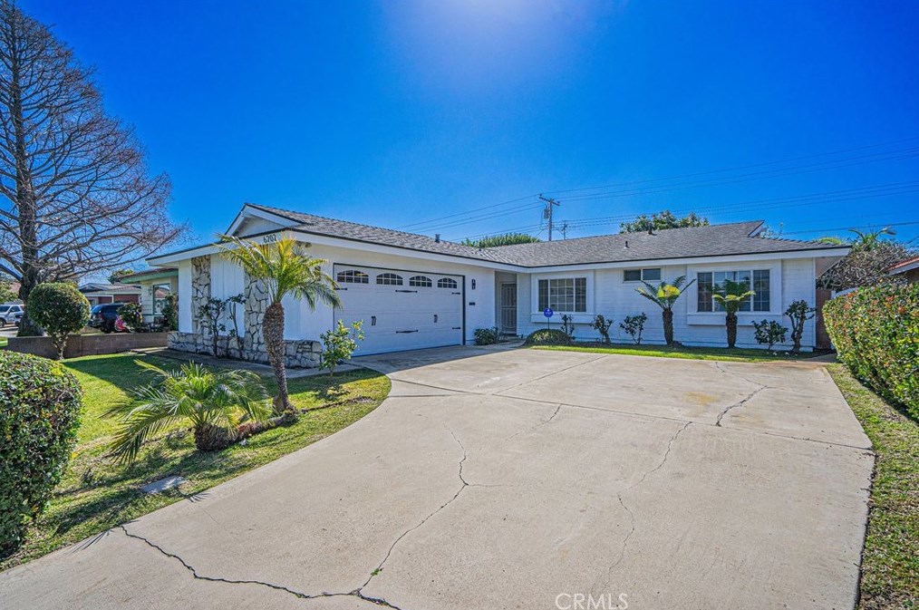 6202 Shelly Dr, Huntington Beach, CA 92647