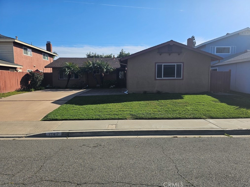 1147 Charleston St, Costa Mesa, CA 92626-2706