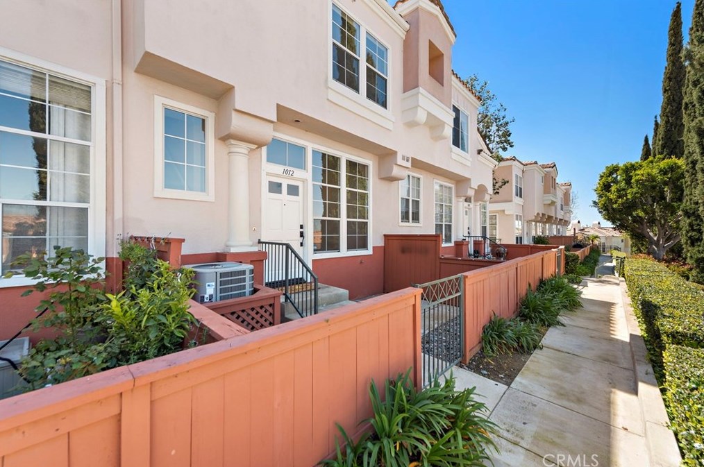 1012 Tivoli Ct, Anaheim, CA 92808-2440