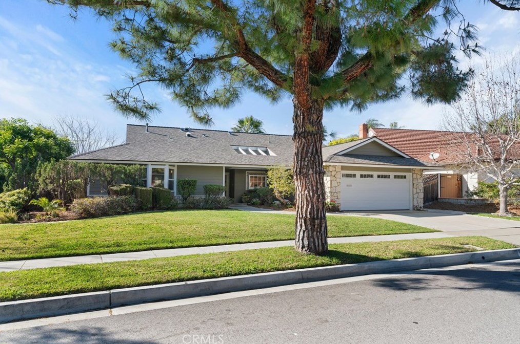 2717 Cardinal Dr, Costa Mesa, CA 92626-4715