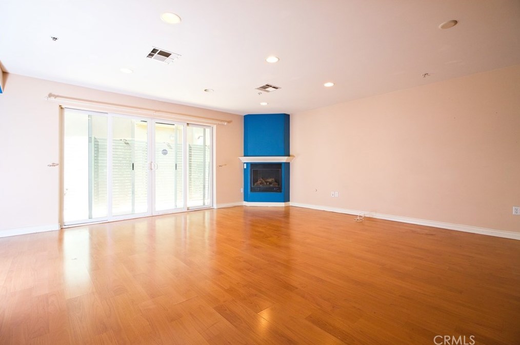 1133 Hoover St, Los Angeles CA  90006-3638 exterior