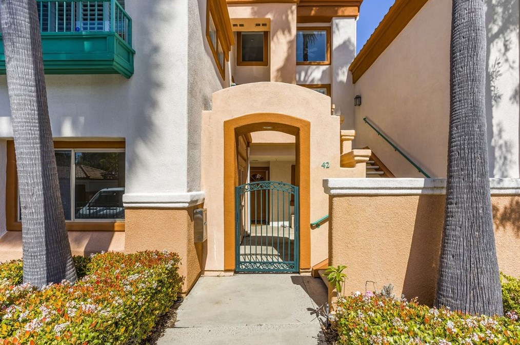40 Villa Point Dr, Newport Beach, CA 92660-6243