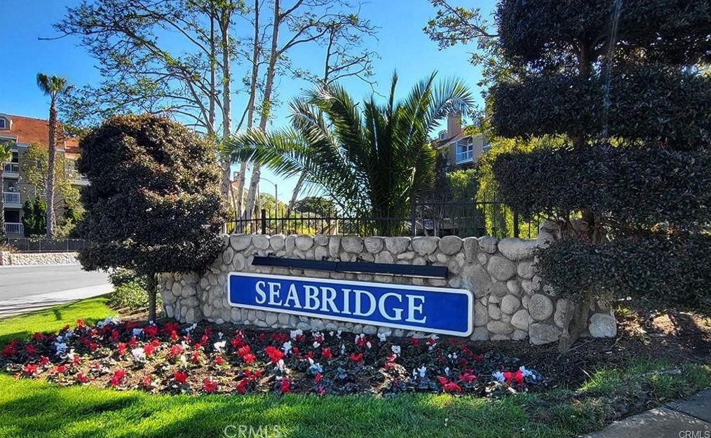 20371 Bluffside Cir, Huntington Beach CA  92646-8529 exterior