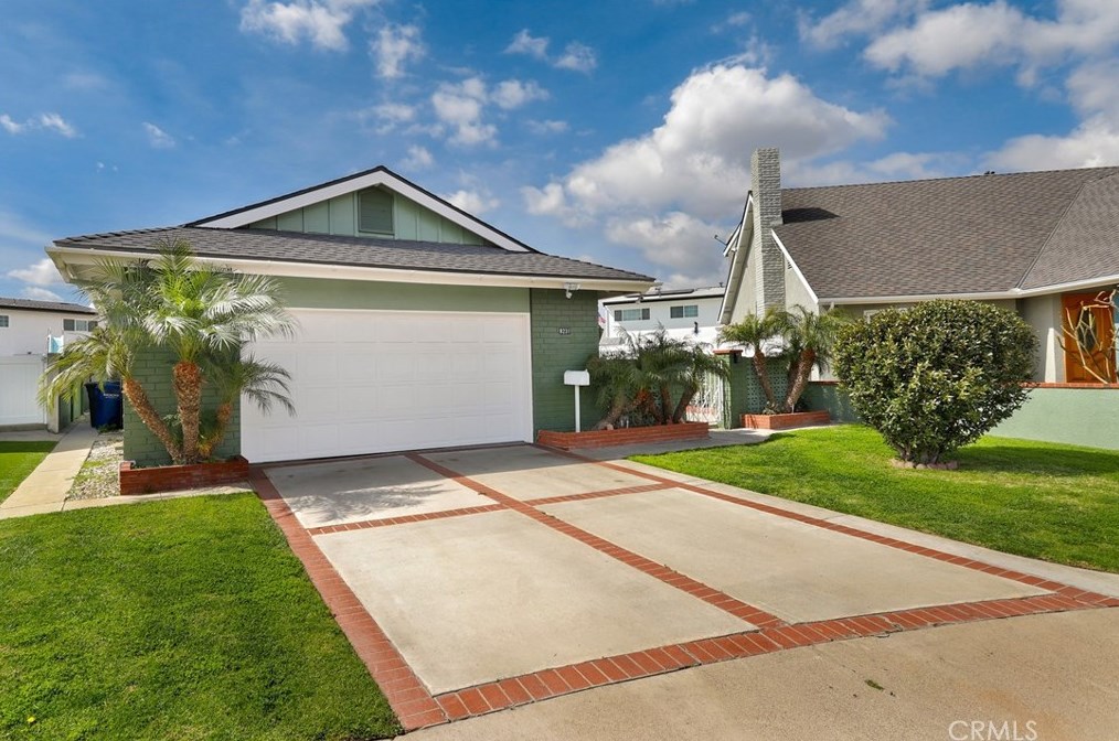 8231 Del Oro Ln, Buena Park, CA 90623-2208