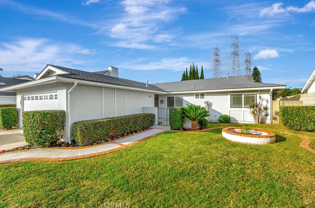 121 Harvard Ln, Seal Beach, CA 90740-2508
