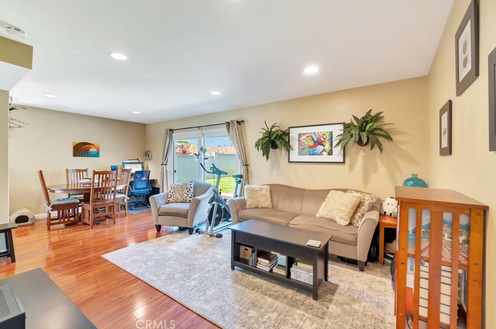 5141 Cheryl Dr, Huntington Beach CA  92649-2410 exterior