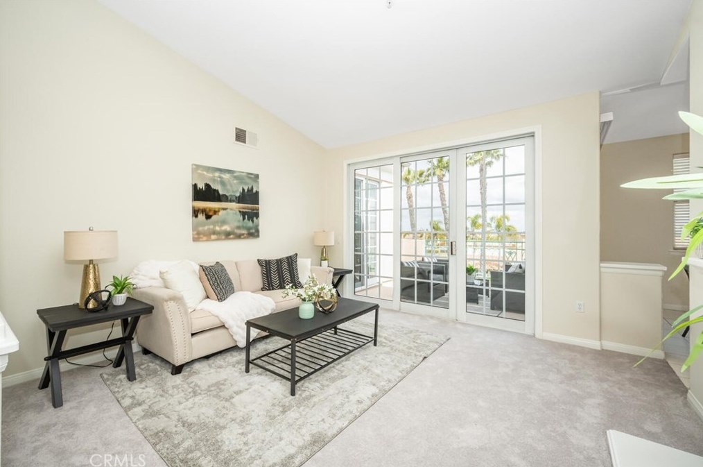 5142 Warner #310, Huntington Beach, CA 92649