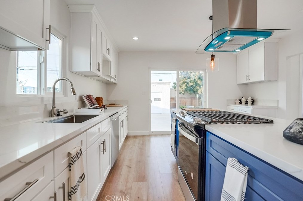 1827 75th St, Los Angeles CA  90047-2323 exterior