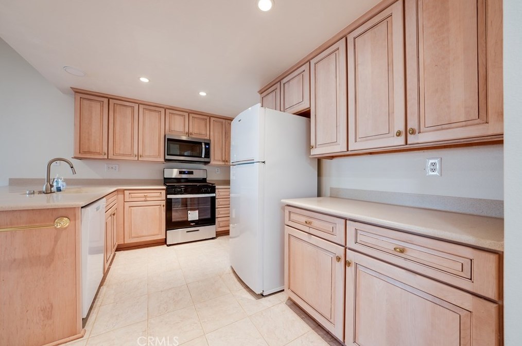 19 Muir, Irvine CA  92620-3374 exterior