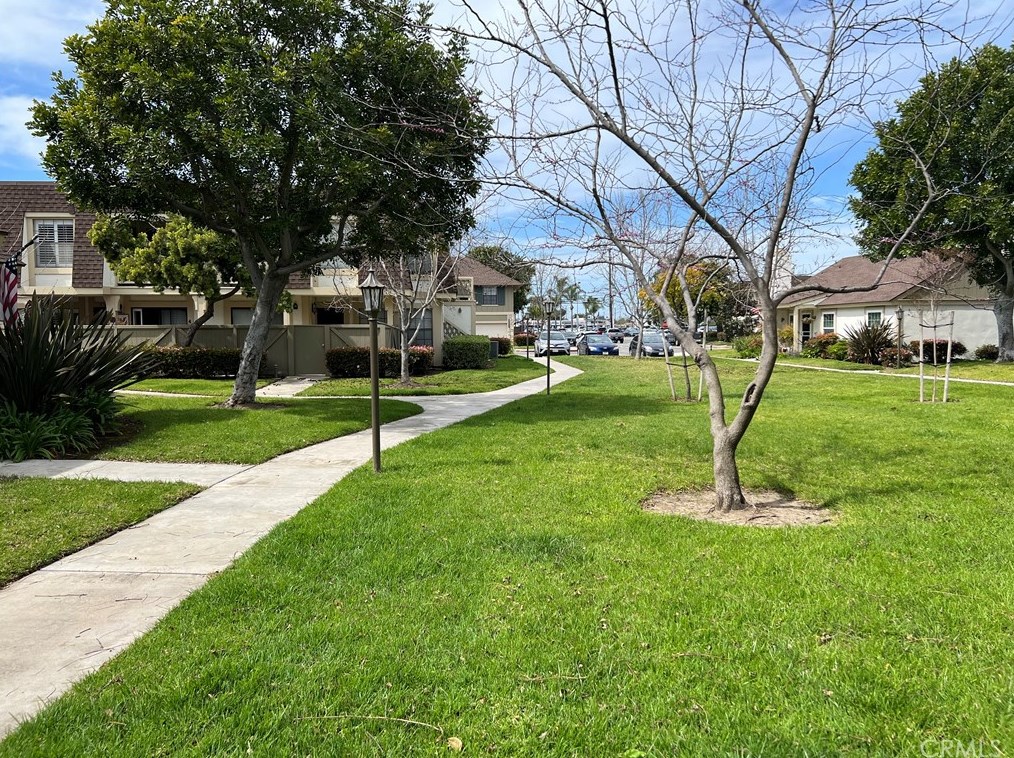 9069 Collier Ln, Westminster, CA 92683-6465