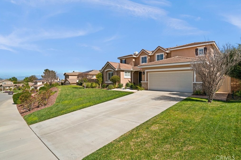12810 Sierra Creek Dr, Riverside CA  92503-8466 exterior