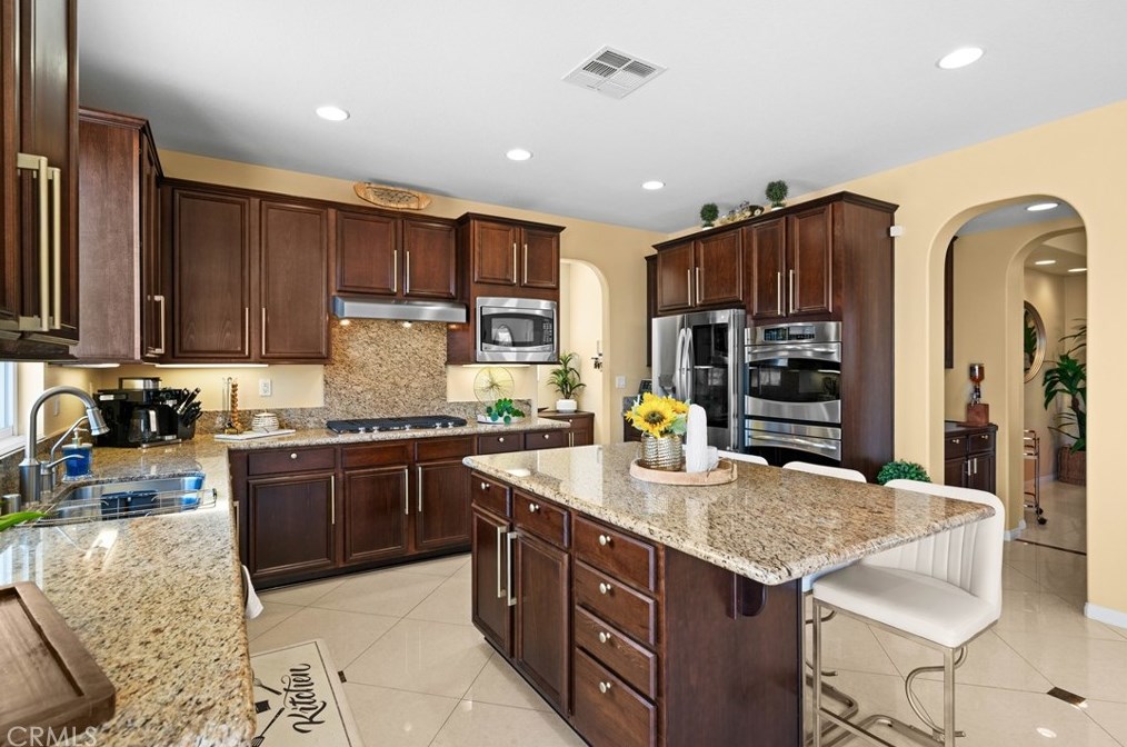 12810 Sierra Creek Dr, Riverside CA  92503-8466 exterior