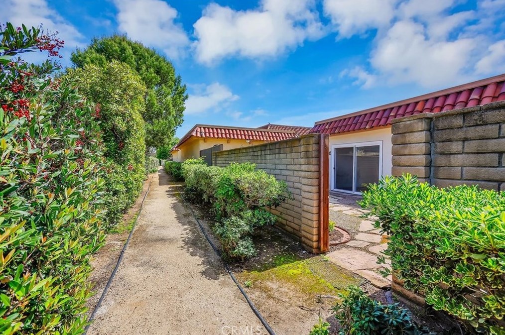 26 Iron Bark Way, Irvine CA  92612-2107 exterior