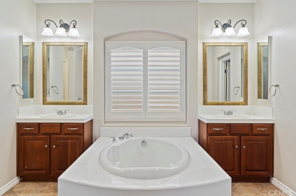 27 Hathaway, Irvine CA  92620-4803 exterior