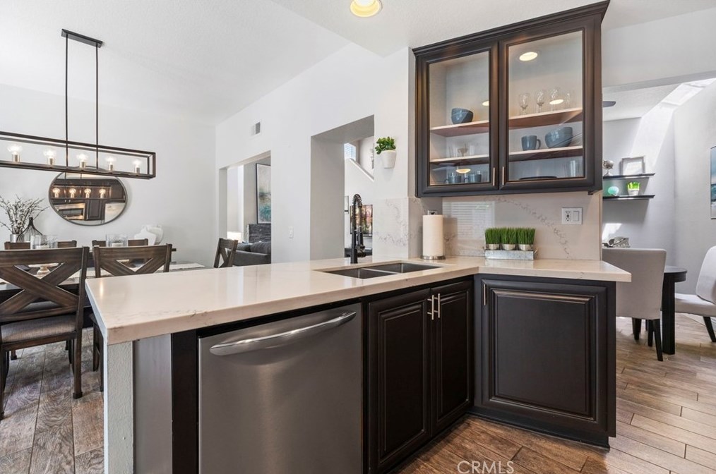 16 Del Livorno, Irvine CA  92614-5364 exterior