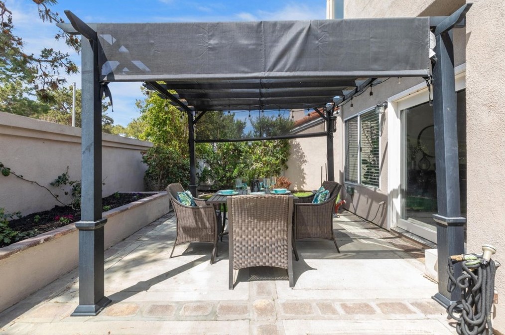 16 Del Livorno, Irvine CA  92614-5364 exterior