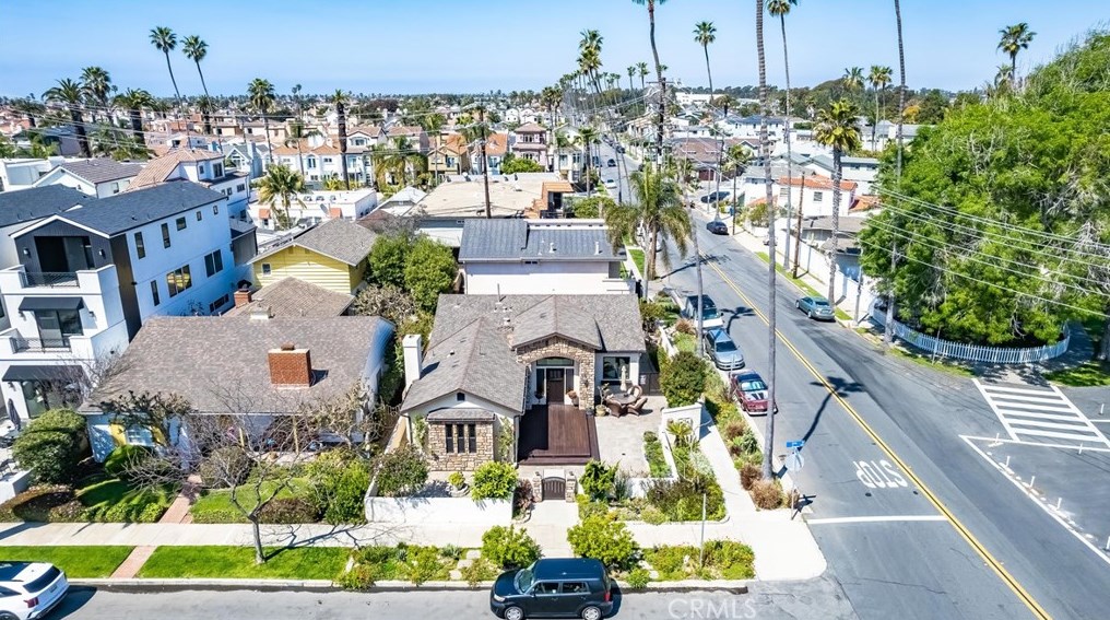 627 7th St, Huntington Beach, CA 92648-4612