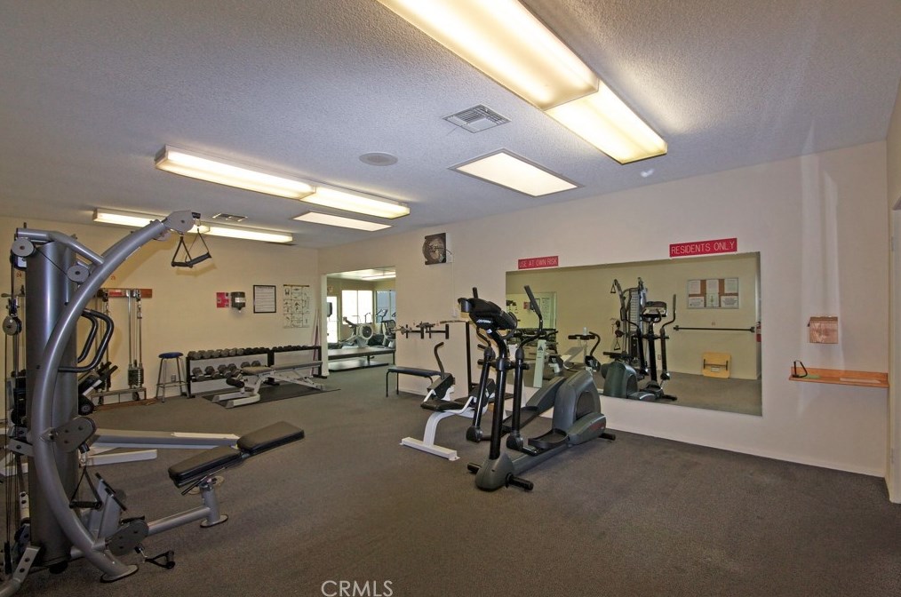 8788 Coral Springs Ct, Huntington Beach CA  92646-6204 exterior