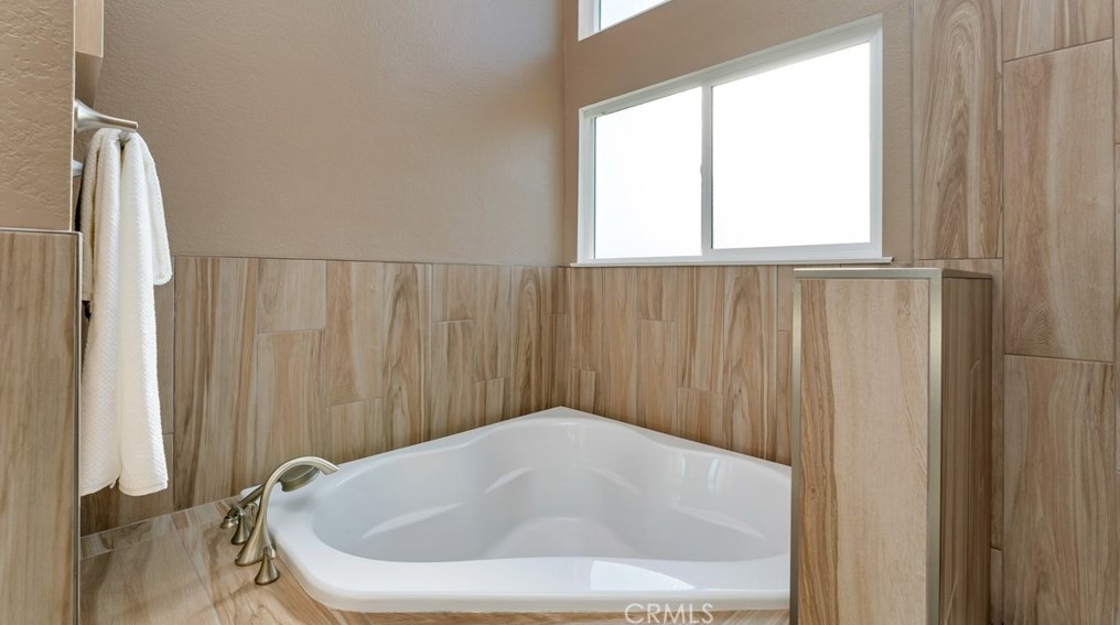 1 Descanso, Irvine CA  92620-1843 exterior