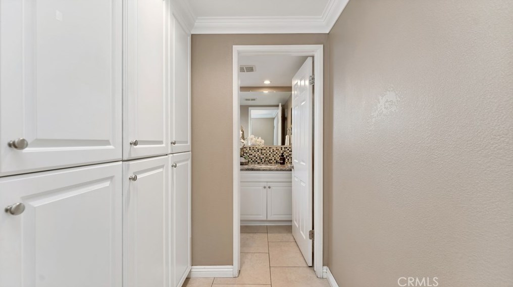 1 Descanso, Irvine CA  92620-1843 exterior