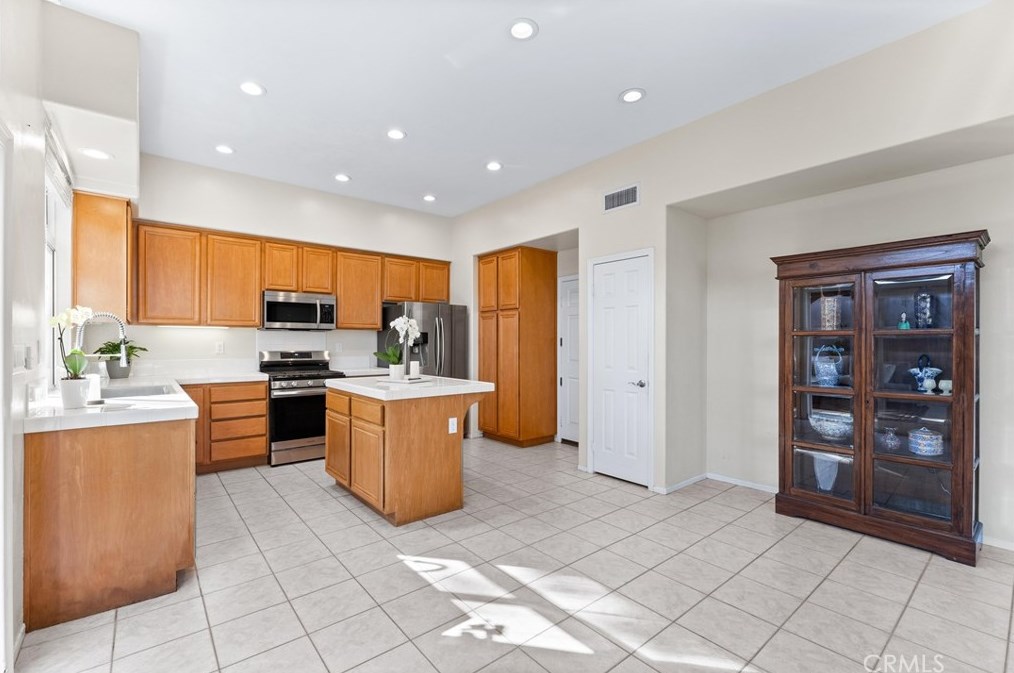 16 Santa Fe, Trabuco Canyon, CA 92688-2854
