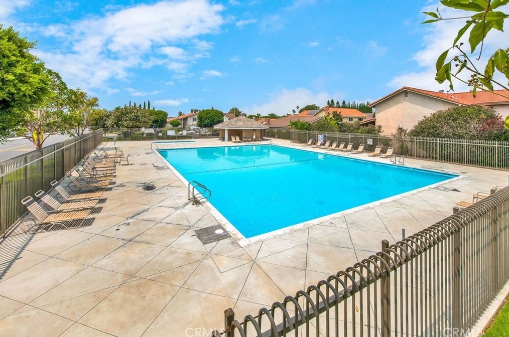 14631 Oak Ave, Irvine CA  92606-2166 exterior