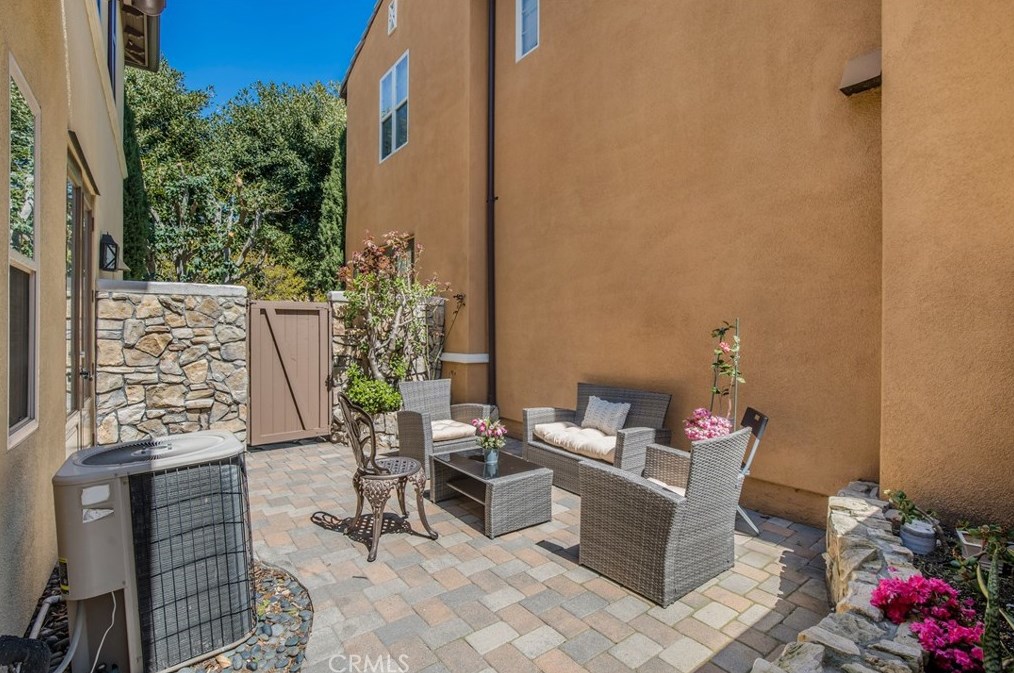 58 Townsend, Irvine CA  92620-2820 exterior