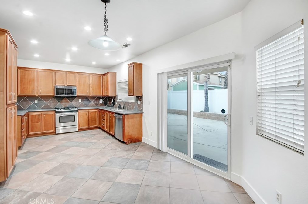 736 Provance St, Hemet CA  92545-6364 exterior