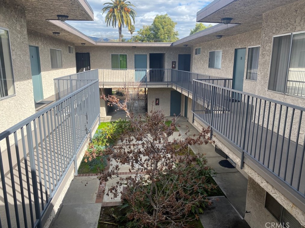 824 Windsor Rd, Glendale, CA 91205-2431