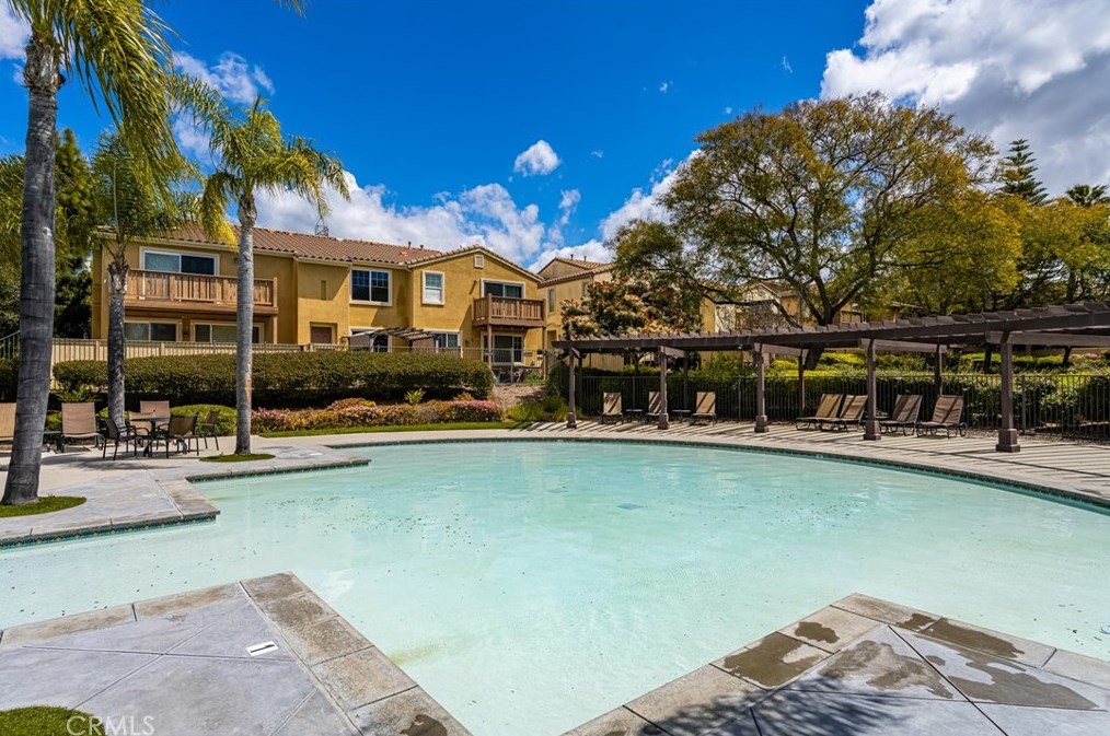 1502 Circulo Brindisi, Chula Vista CA  91915-4132 exterior