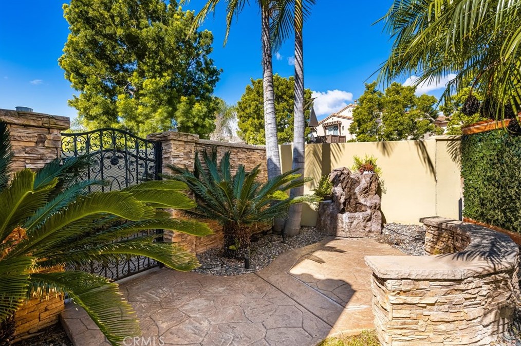 1502 Circulo Brindisi, Chula Vista CA  91915-4132 exterior
