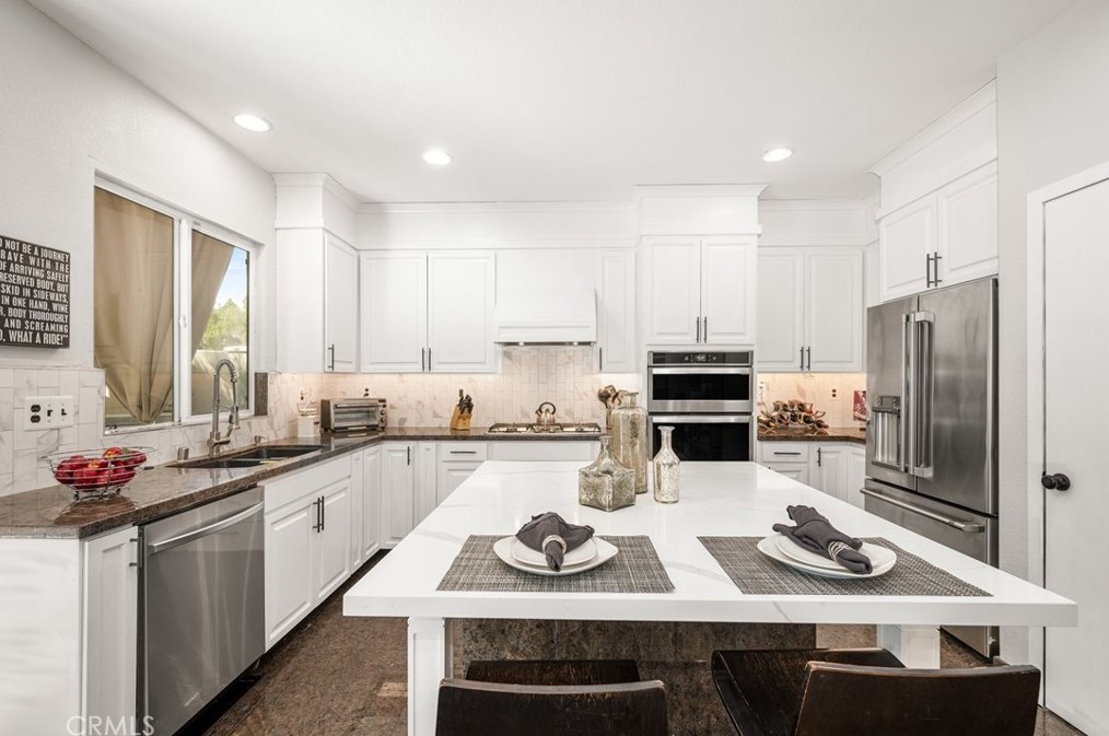 1502 Circulo Brindisi, Chula Vista CA  91915-4132 exterior
