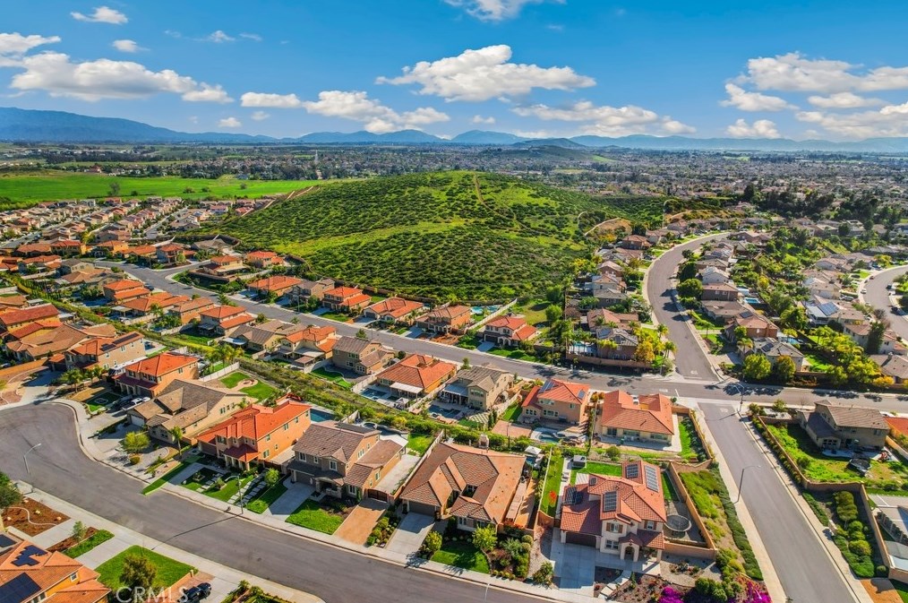 35543 Laurel Tree Ct, Winchester CA  92596-8103 exterior