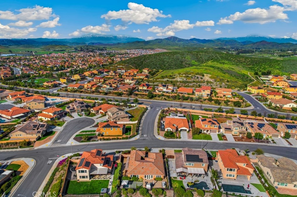 35543 Laurel Tree Ct, Winchester CA  92596-8103 exterior