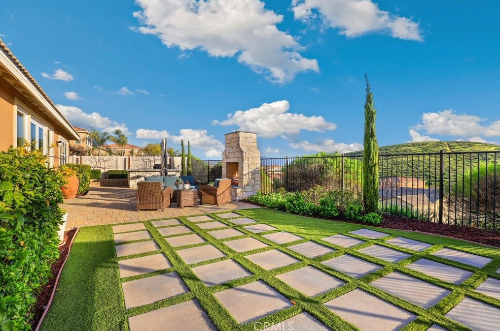 35543 Laurel Tree Ct, Winchester CA  92596-8103 exterior