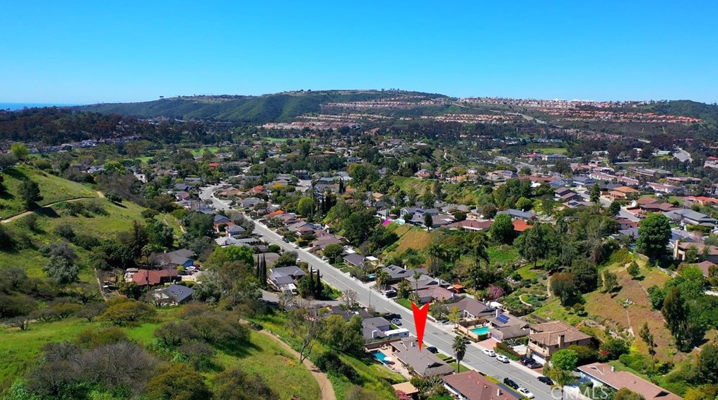 24376 La Hermosa Ave, Laguna Beach CA  92677-2177 exterior