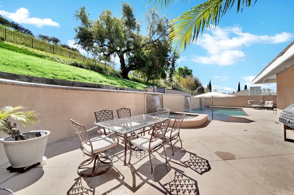 24376 La Hermosa Ave, Laguna Beach CA  92677-2177 exterior