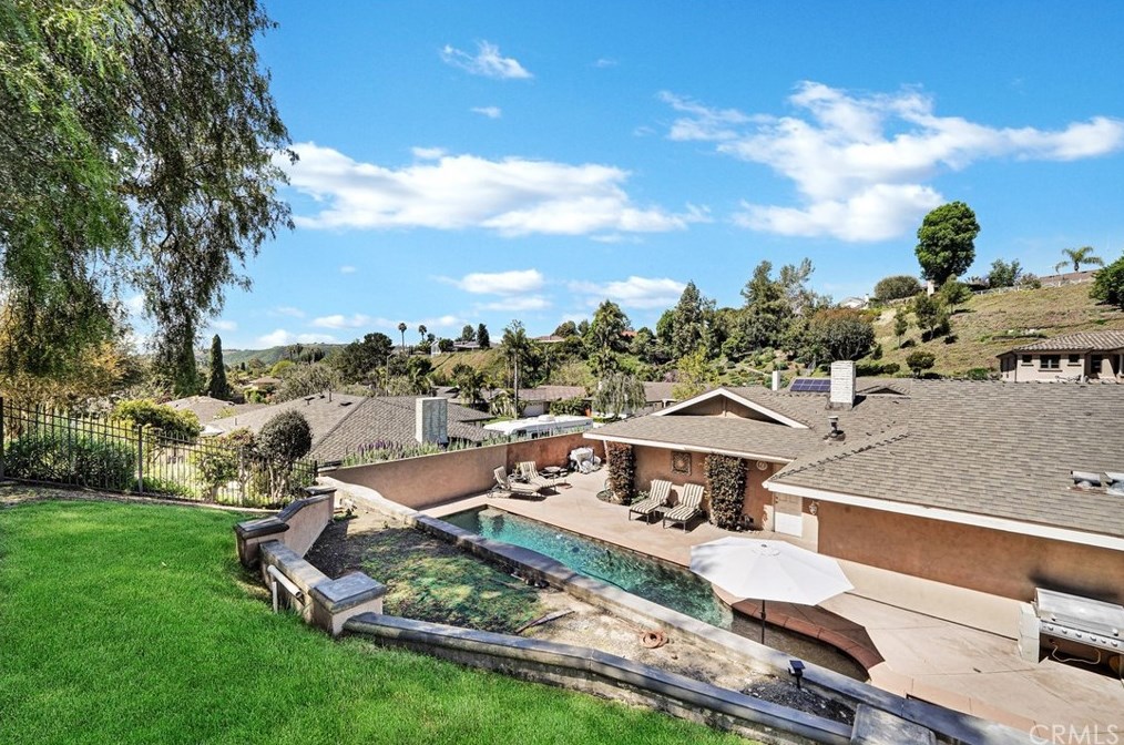 24376 La Hermosa Ave, Laguna Beach CA  92677-2177 exterior