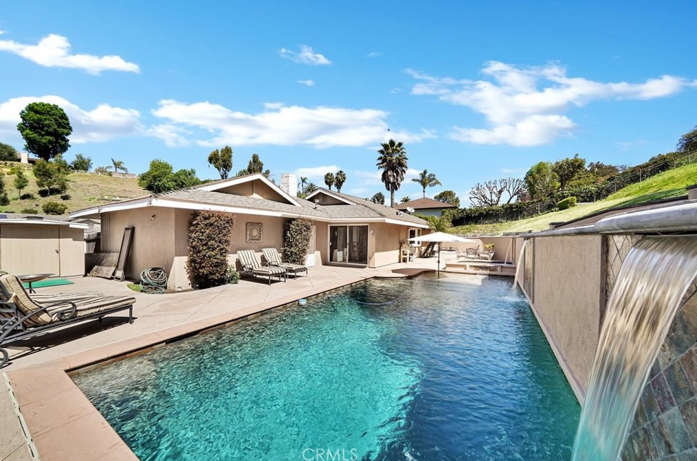 24376 La Hermosa Ave, Laguna Beach CA  92677-2177 exterior