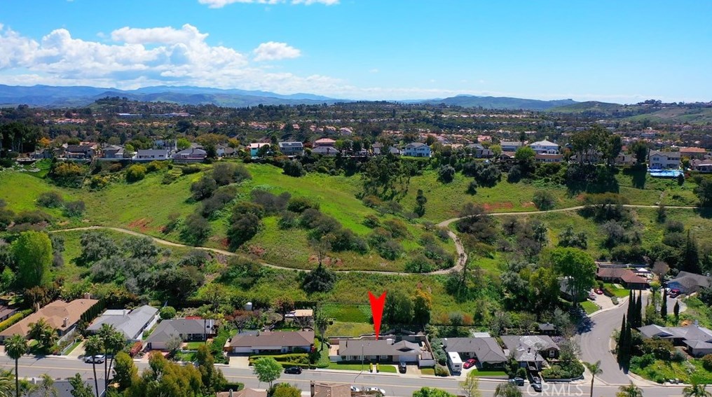 24376 La Hermosa Ave, Laguna Beach CA  92677-2177 exterior