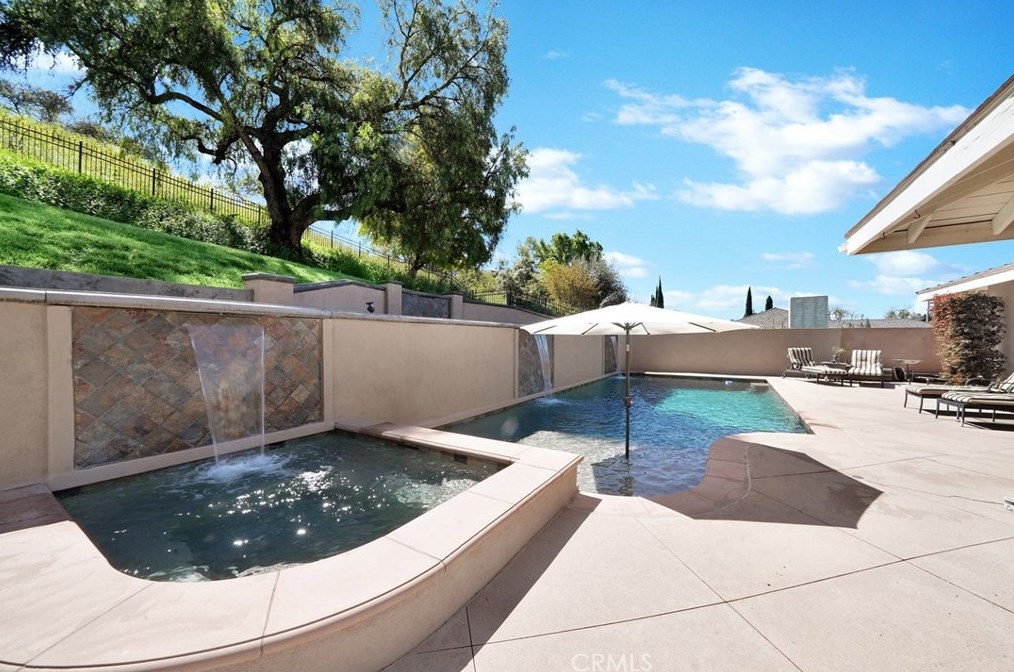 24376 La Hermosa Ave, Laguna Beach CA  92677-2177 exterior