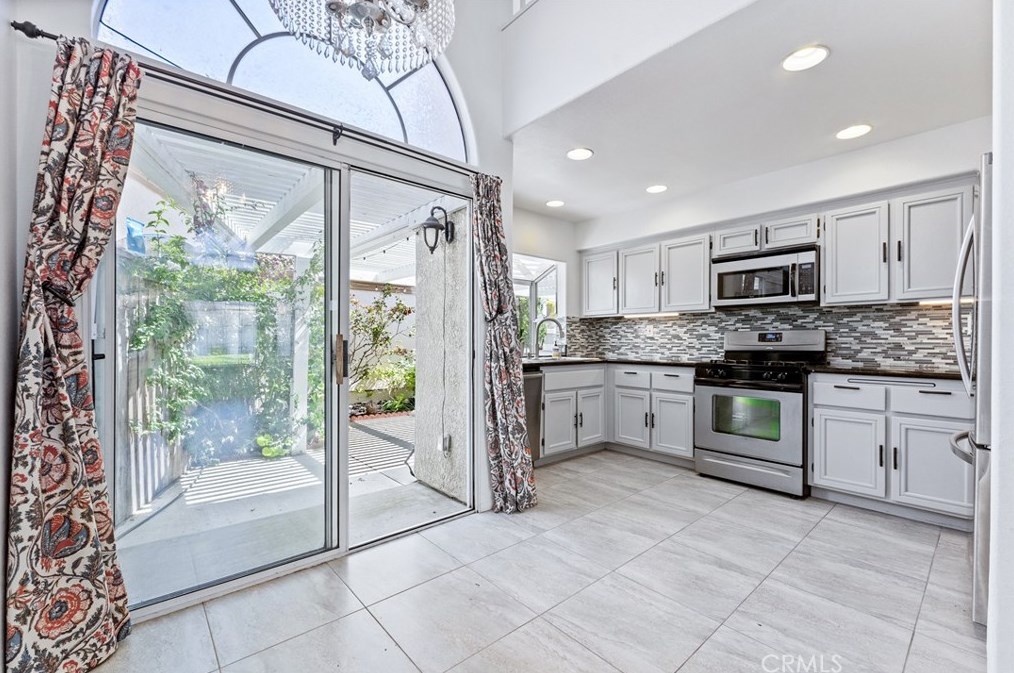 18 Santa Clara, Laguna Beach CA  92656-1319 exterior