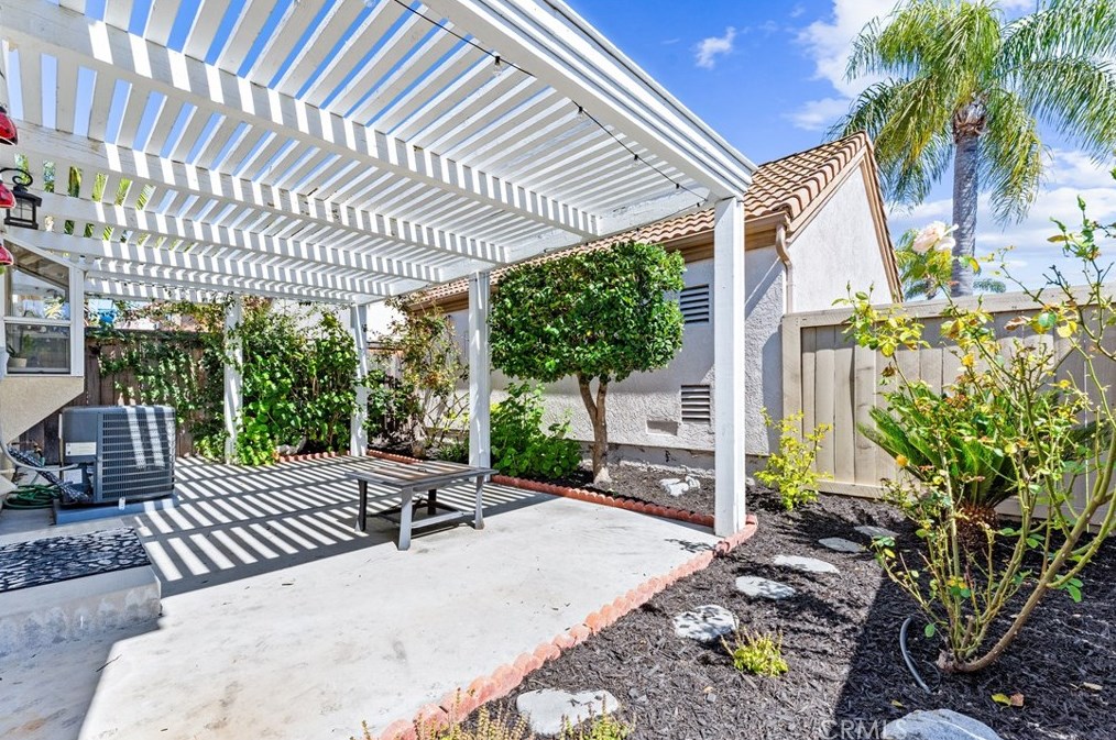 18 Santa Clara, Laguna Beach CA  92656-1319 exterior