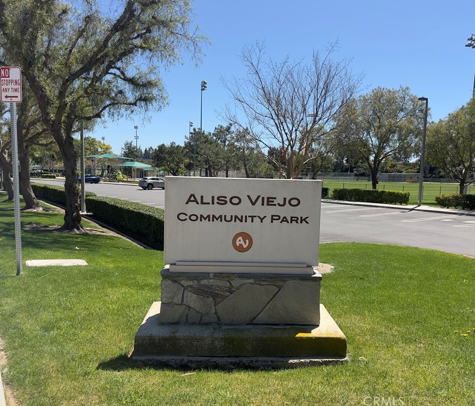 18 Santa Clara, Laguna Beach CA  92656-1319 exterior