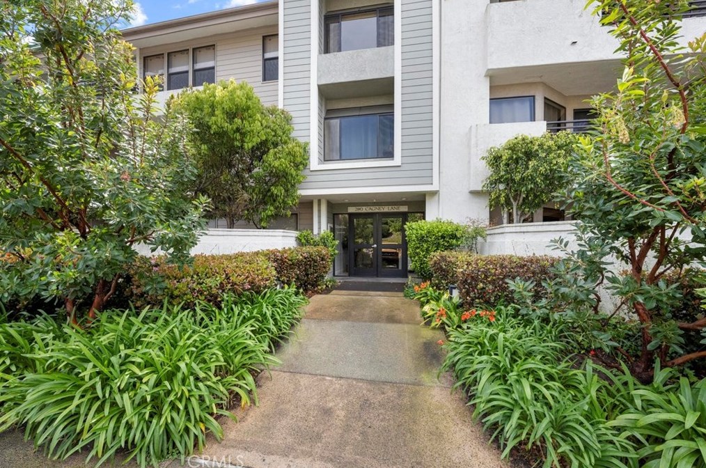 280 Cagney Ln, Newport Beach CA  92663-1617 exterior