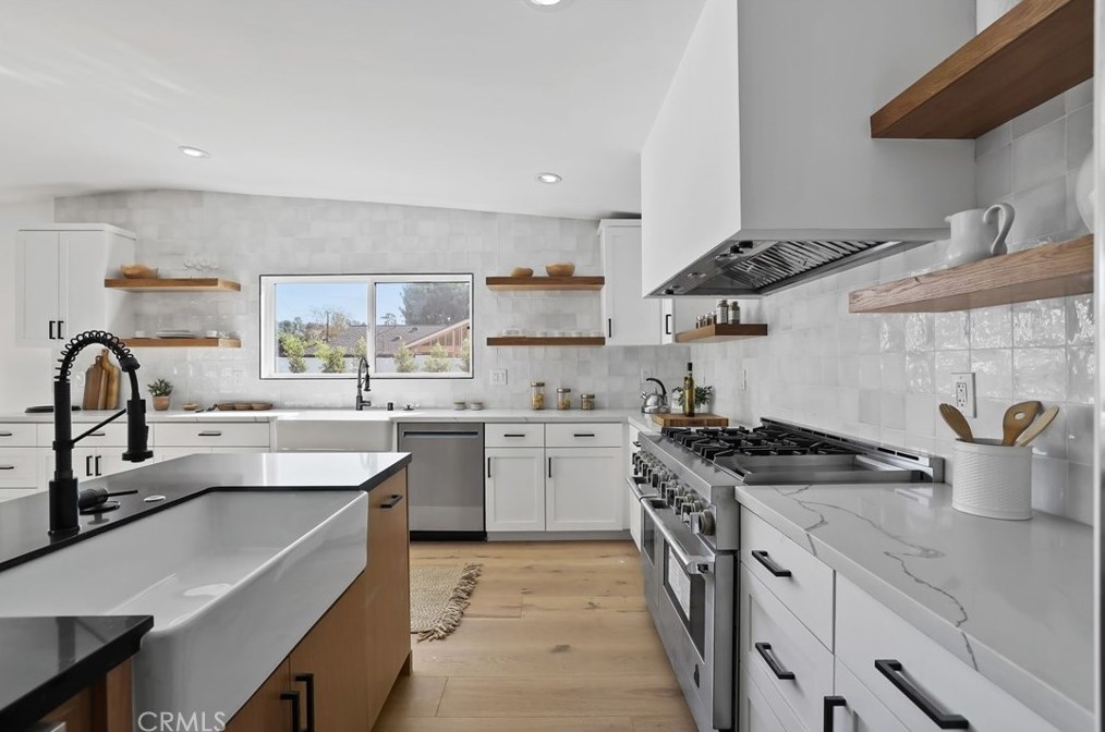 11872 Gladstone Dr, Santa Ana CA  92705-2938 exterior