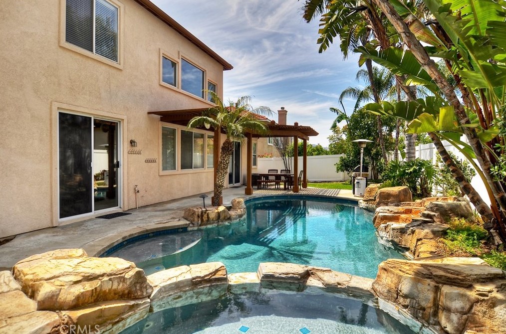 889 Feather Peak Dr, Corona, CA 92882-6802
