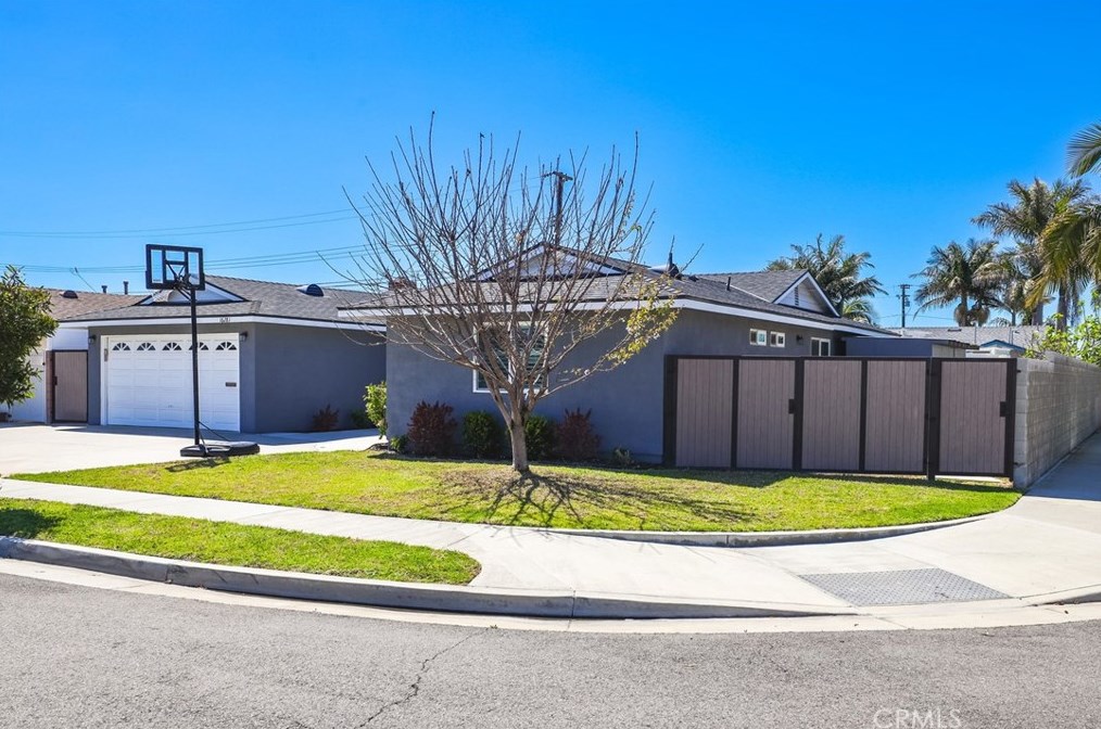 16281 Golden Gate Ln, Huntington Beach, CA 92649-2626